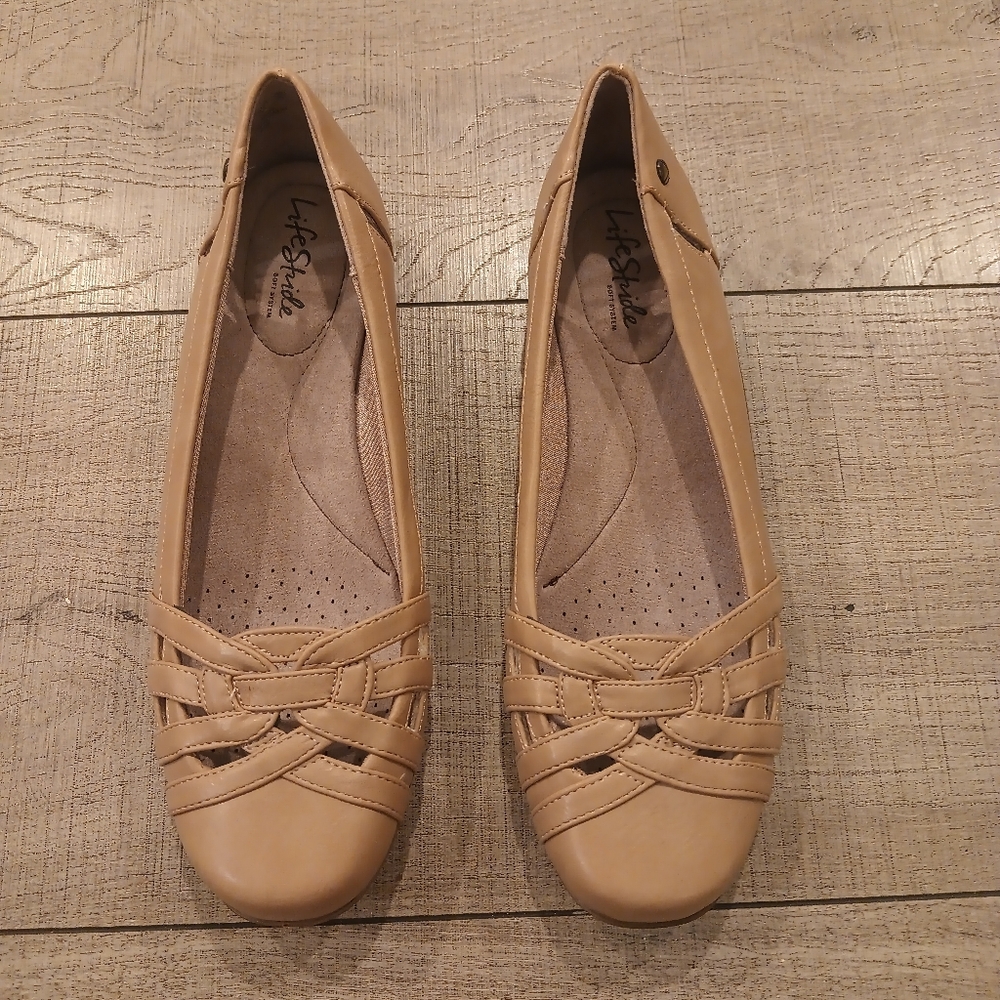 Life Stride Soft System Women's Beige Flats Size 11 M